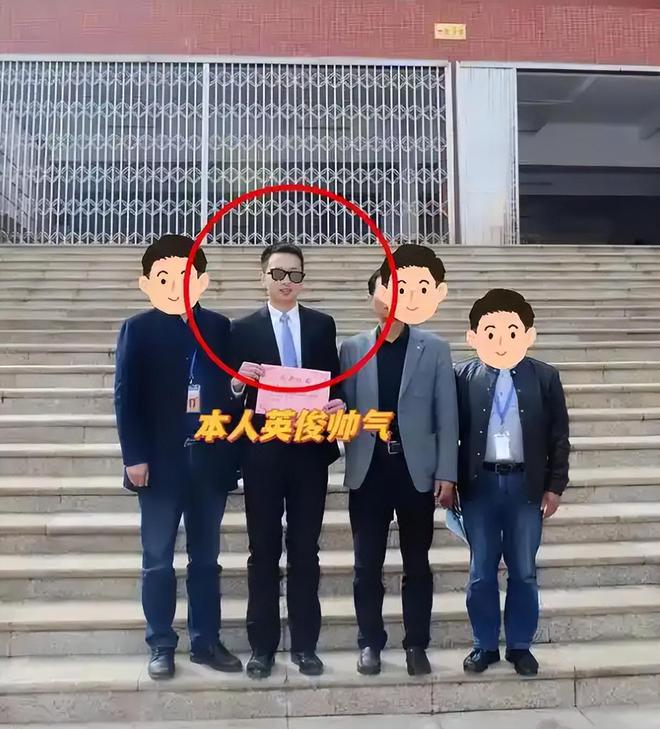老师与学生在办公室被拍老师生活照曝光EVO视讯平台坐大腿上亲嘴四川已婚男(图5)