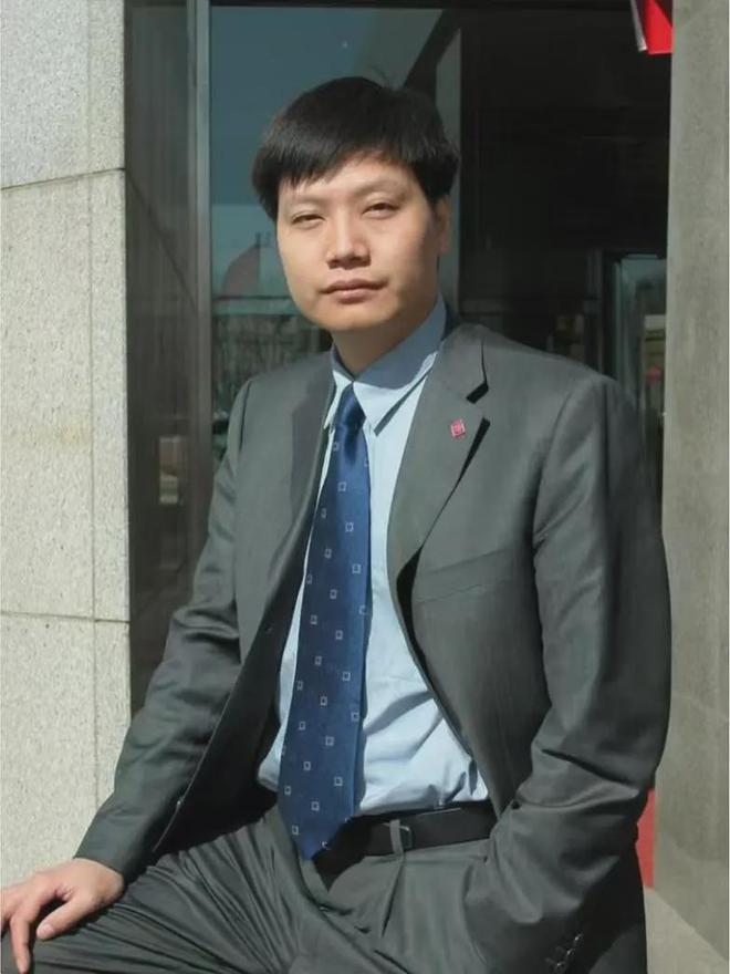 款皮衣成中年男人的“性价比战袍”？EVO视讯霸总带货第一人！雷军同(图13)